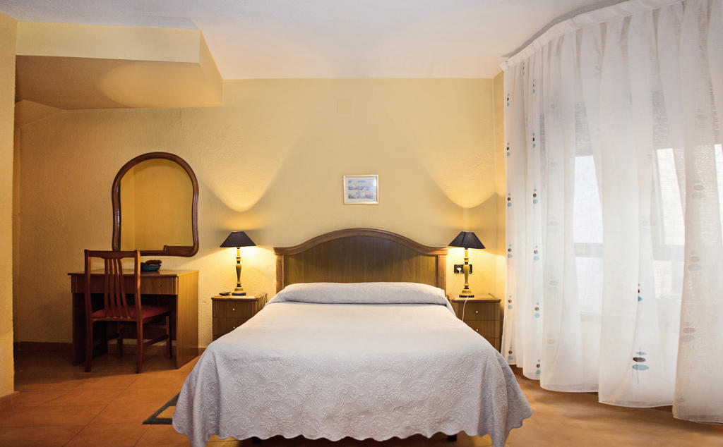 Hostal Guzman El Bueno By Gaiarooms เลออน ห้อง รูปภาพ